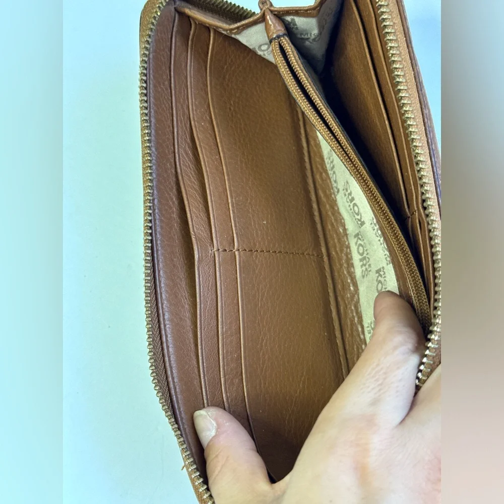 Michael Kors Jet Set Wallet, Large Light Tan Brown Zip Around Inside Pockets - Picture 7 of 11